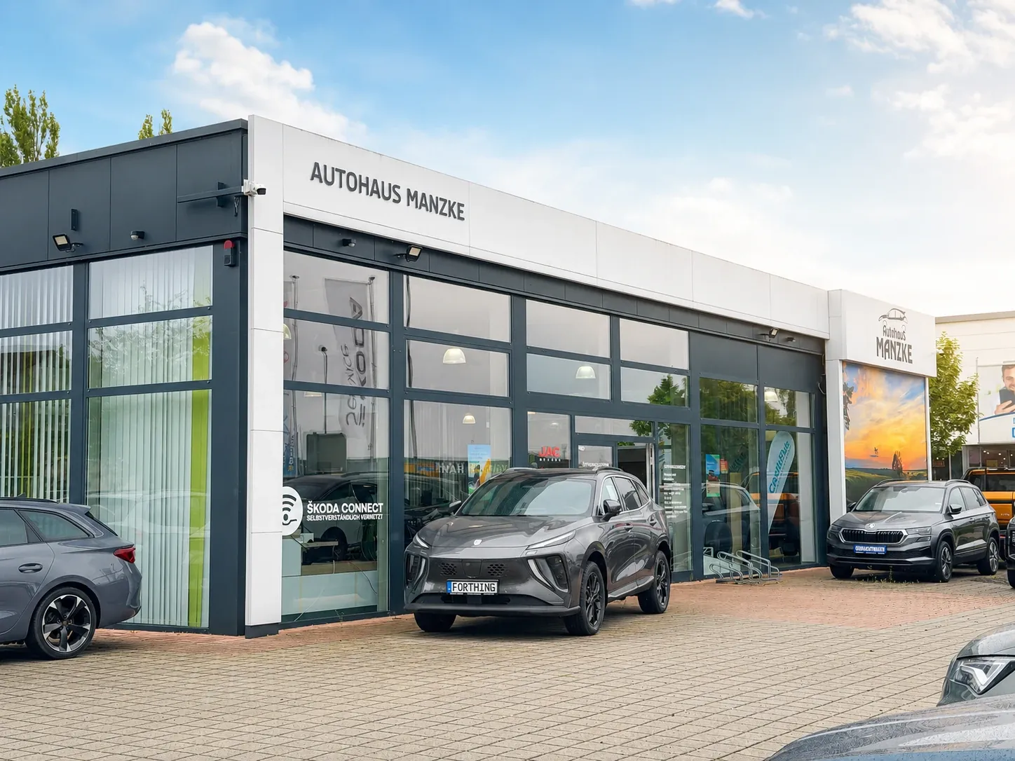 Außenansicht des Autohauses MANZKE in Grimma.